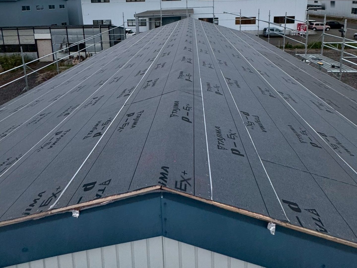 燕市 H様 工場 遮熱工事 施工中（ルーフィング敷設）